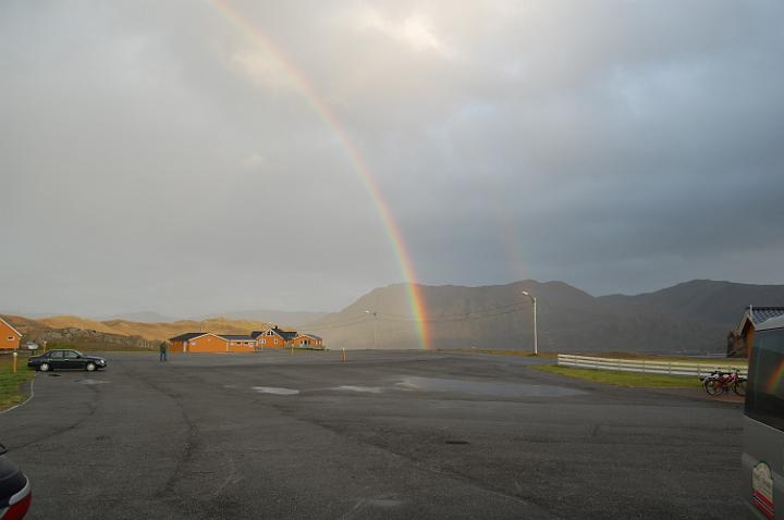 Arcobaleno al campeggio di Honningsvag.JPG - AI PIEDI DELLA RUPE